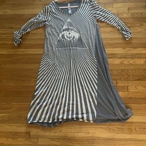 Magnolia Pearl T-shirt, dress long sleeves, great design only worn once like new